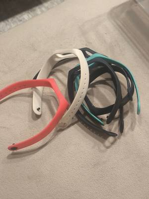 Отдам бесплатно — Ремешки от фитнес браслета miband
